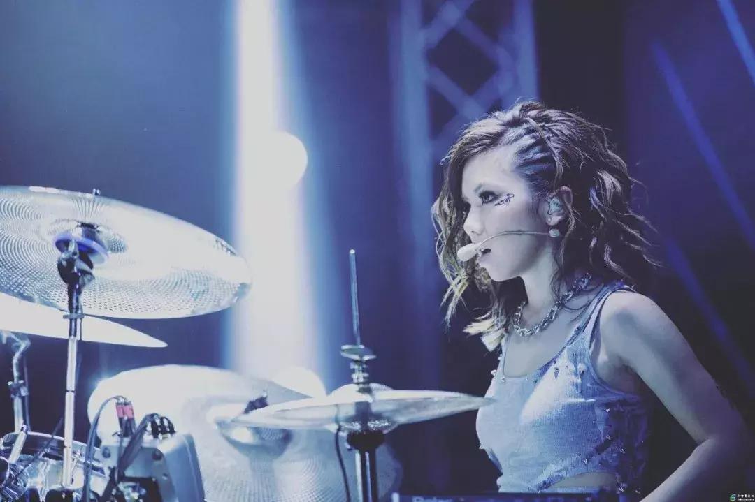 说“我的歌都有爆的潜力”的邓紫棋，才不是一个没有故事的女同学