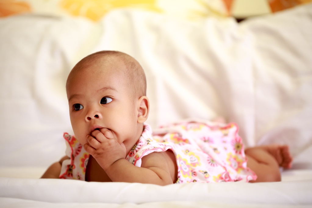 三月宝宝睡觉不踏实易醒哭闹,宝宝睡觉不踏实易醒哭闹小妙招