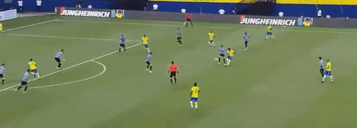 世预赛南美区积分榜,巴西第10胜,阿根廷1-0,3队只差1分争第3