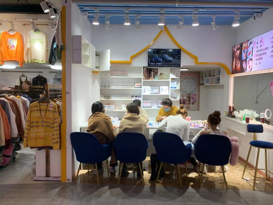 莱迪广场地址,你好再见英语歌