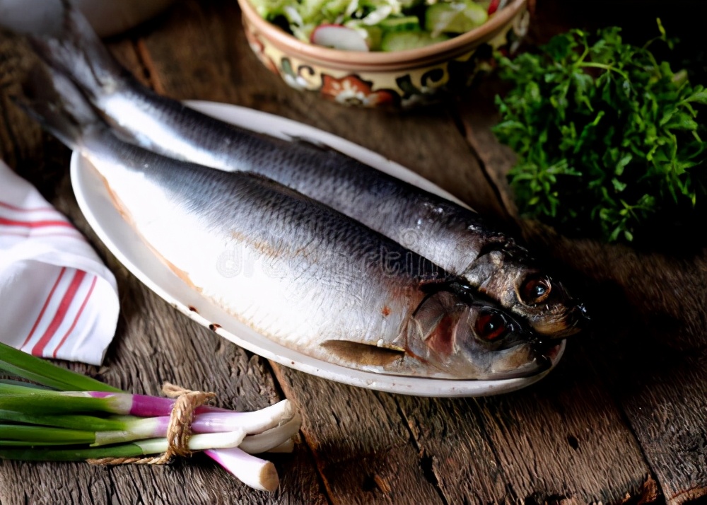 “生化*器武**”鲱鱼罐头,稳坐臭界的头把交椅,瑞典却狂吃800吨