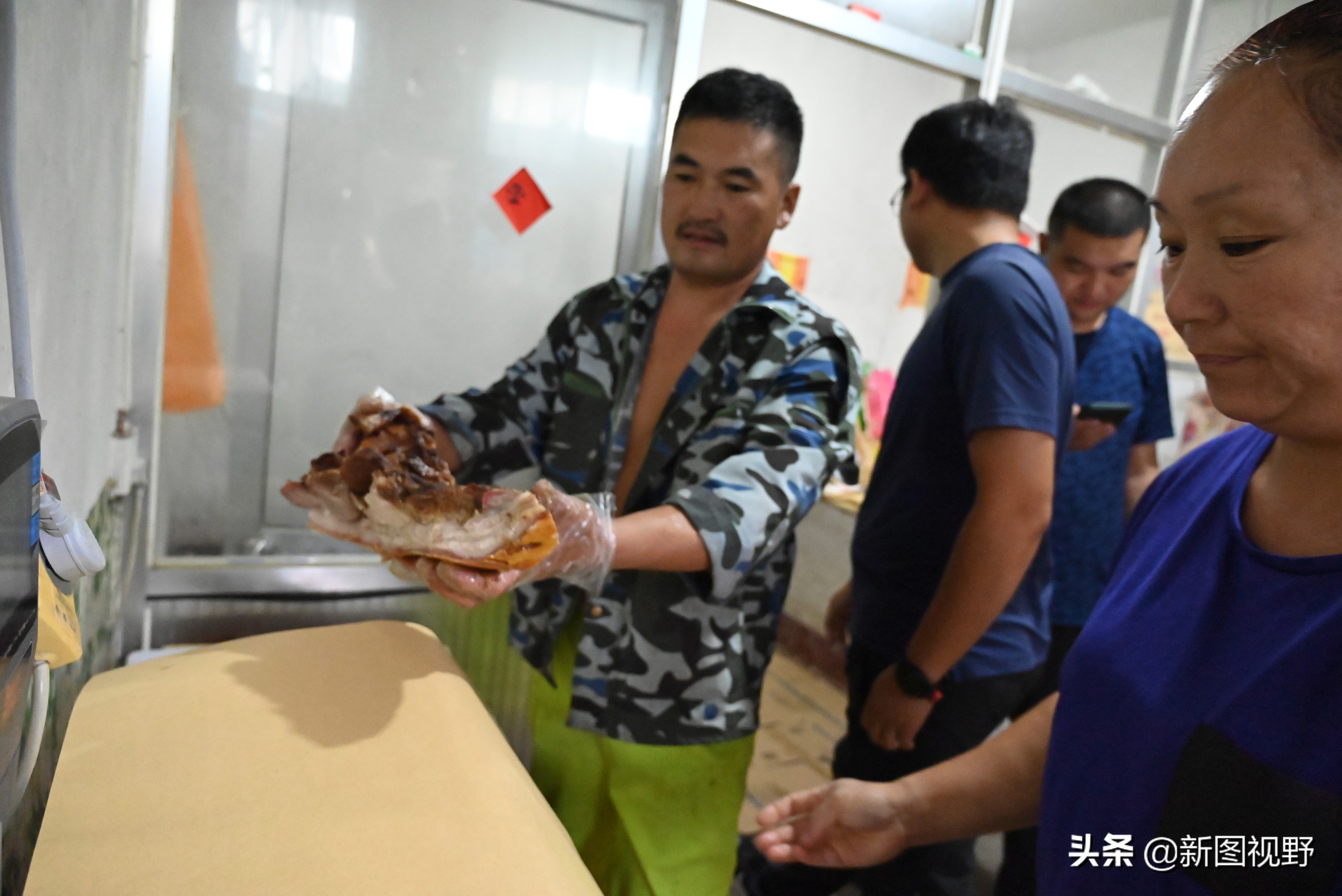 山东夫妻吃货,深夜夫妻驱车400公里吃烧烤