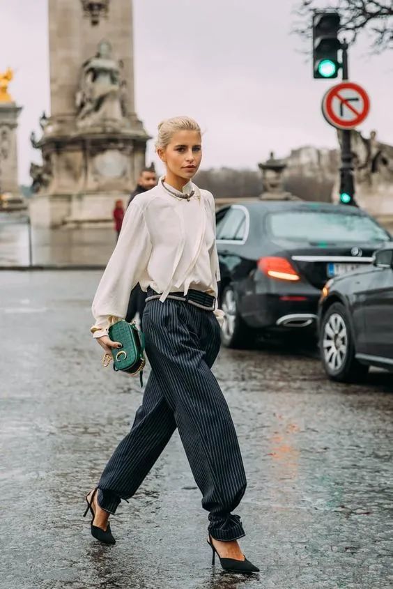 今年流行的衬衫带字母,今年流行衬衫长款花色