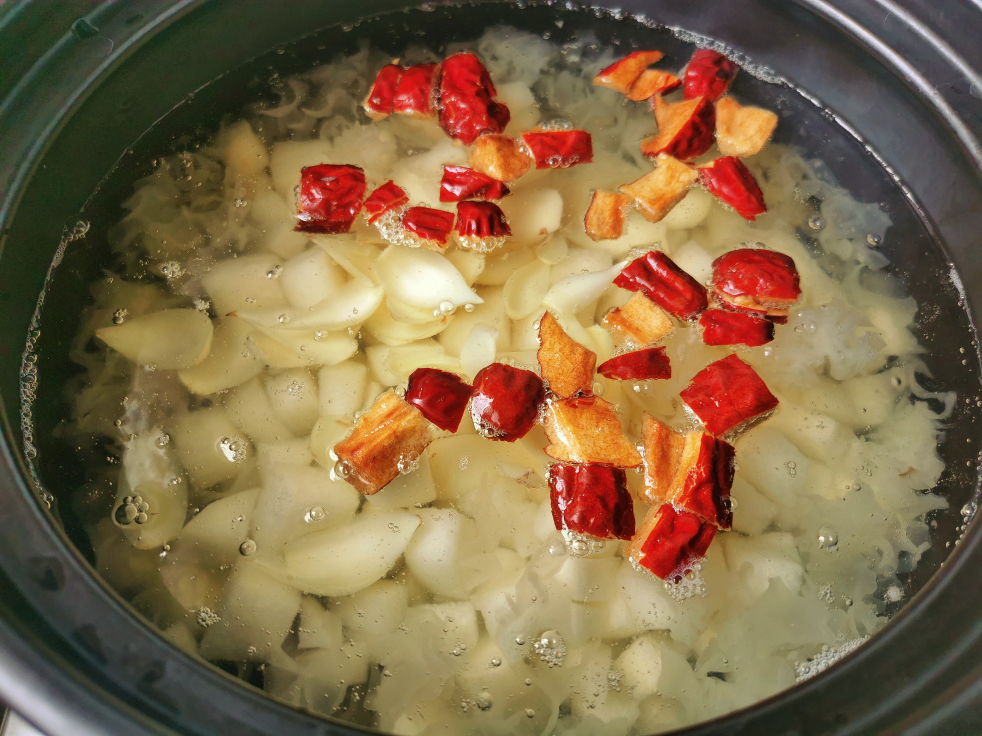 立秋喝银耳莲子粥,秋天喝银耳百合粥