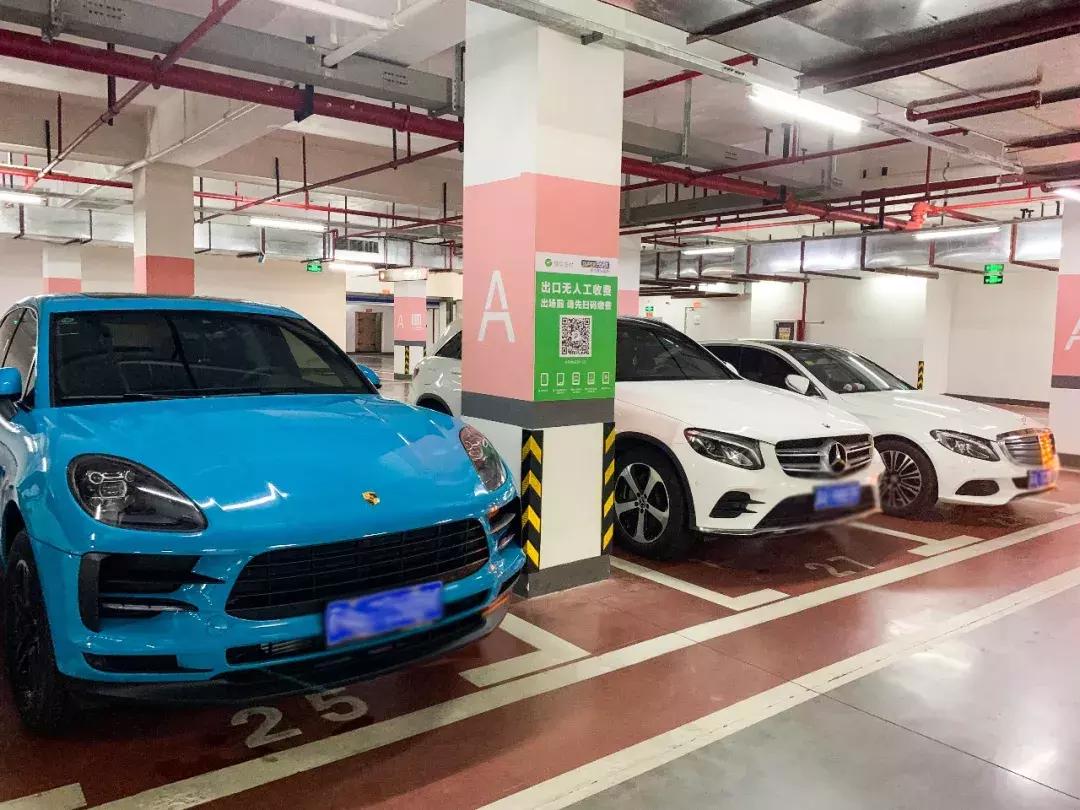 在南京月薪1W，我却停不起车