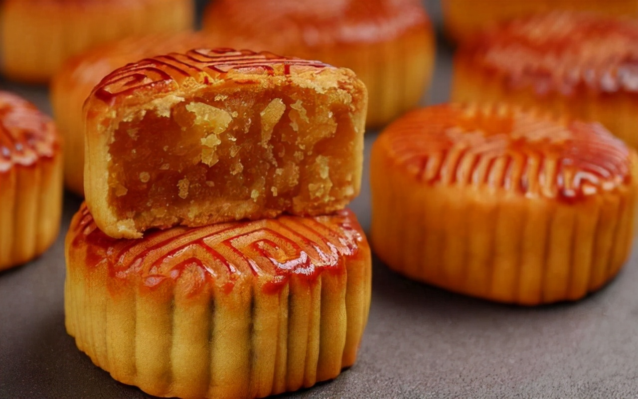 常州一男子吃月饼吃出钻戒,江苏一男子吃月饼发现钻戒