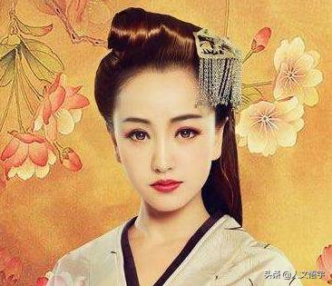 一个小孩皇帝，整天闹着要射将军的肚脐取乐，最终自吞苦果