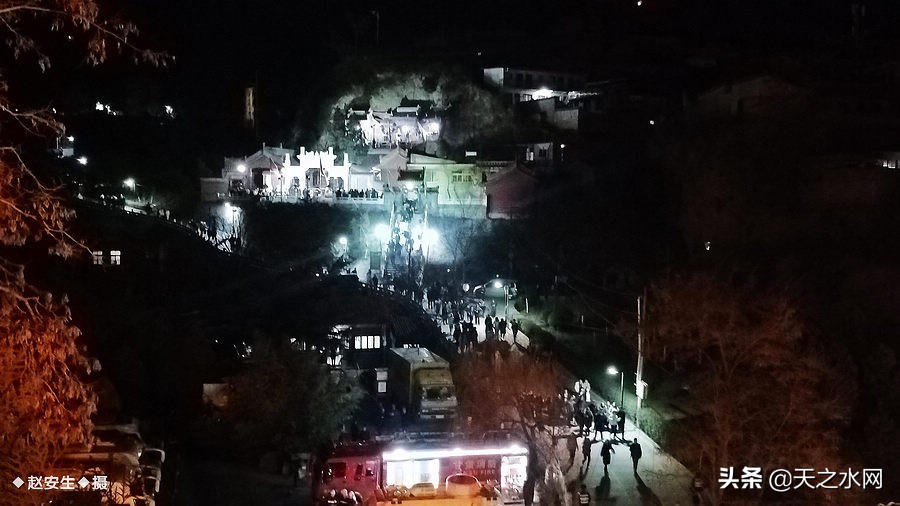 甘肃天水数万民众“上九朝观”祈福纳祥争烧头柱香!(组图)