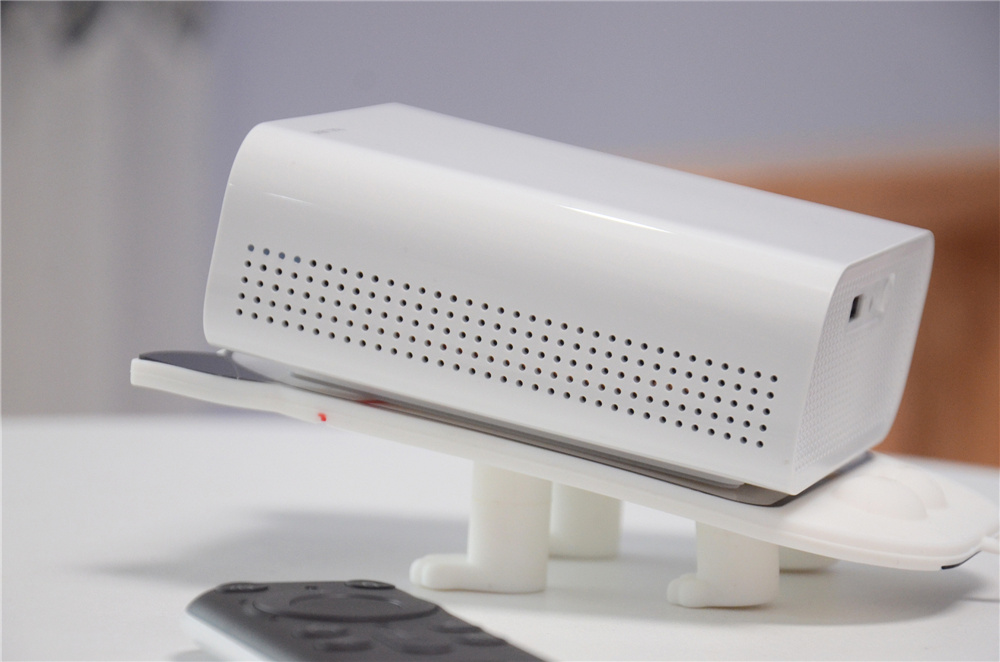 将电影院放进口袋里?天猫精灵“小白盒”便携智能投影仪评测