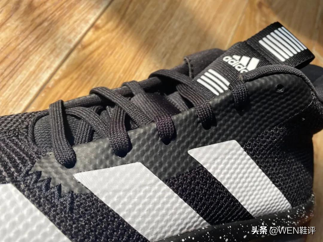 阿迪四百左右慢跑鞋,四百元后卫实战鞋阿迪达斯