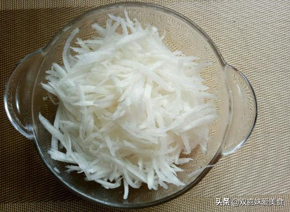 一根萝卜两个梨做糖水润肺,青萝卜怎样煮的有营养