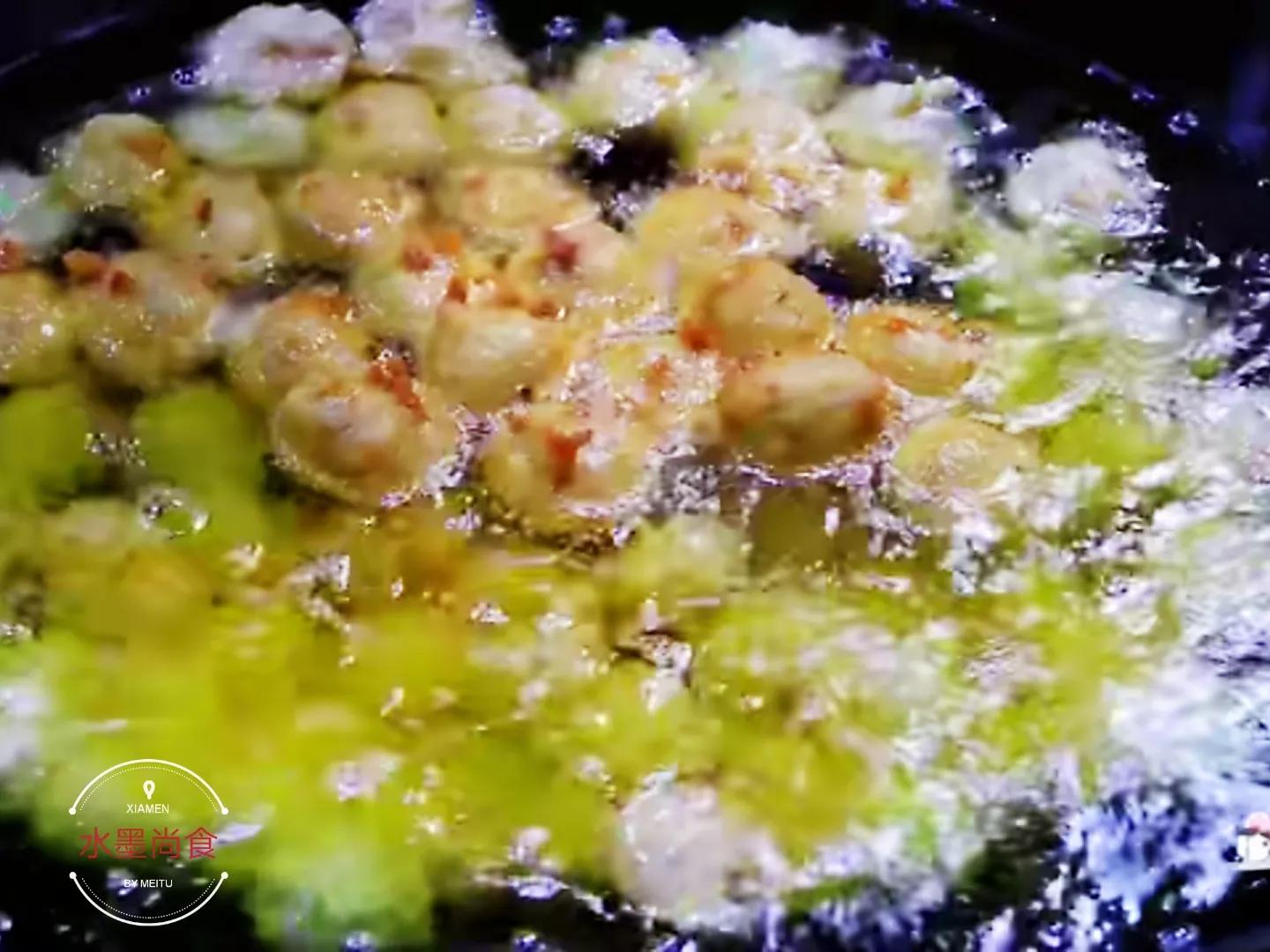 炸肉丸子加鸡蛋和面粉,炸肉丸子加淀粉还是面粉