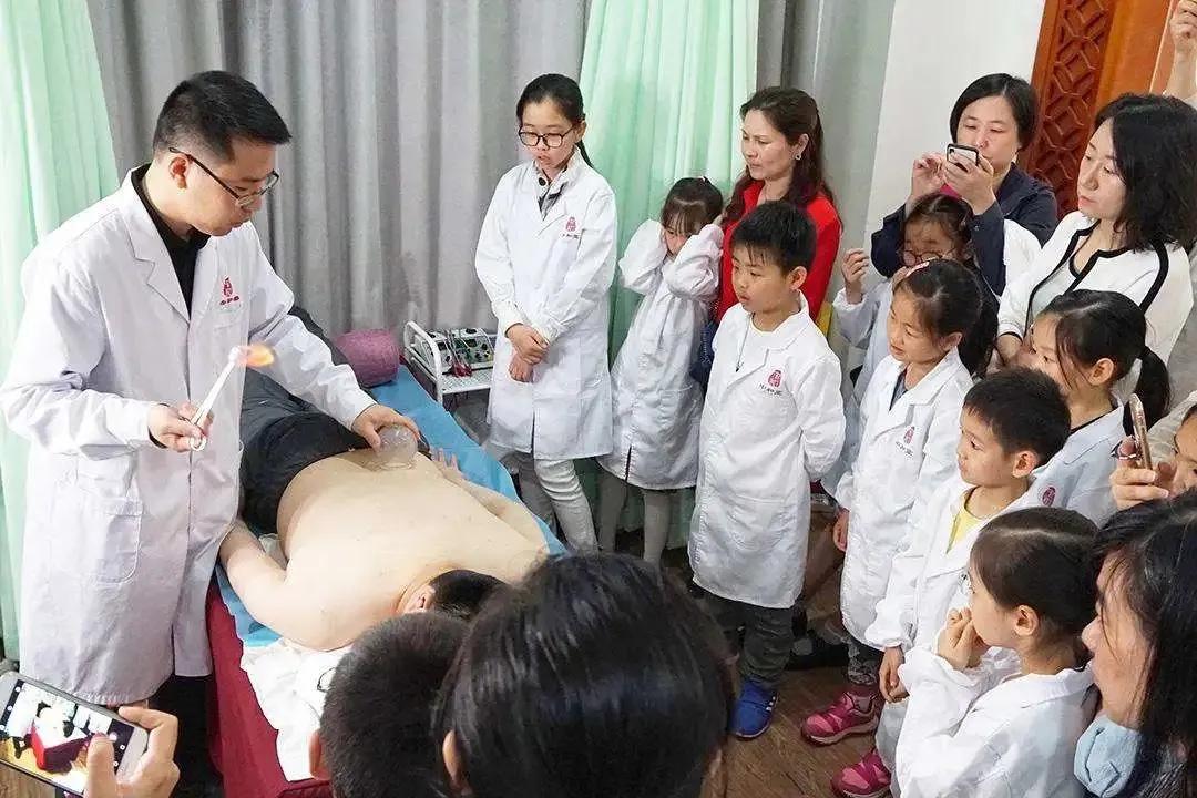 “你为什么学习中医？”学子回答让人泪目，中医的幸福感无可比拟