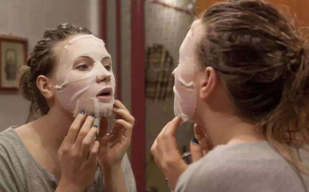 干皮上妆卡粉严重用什么拯救,干皮上妆浮粉快速补救方法