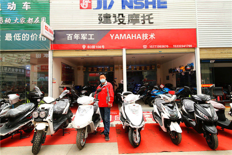 为了带老伴出去游玩方便两千多买了一辆两轮电动车