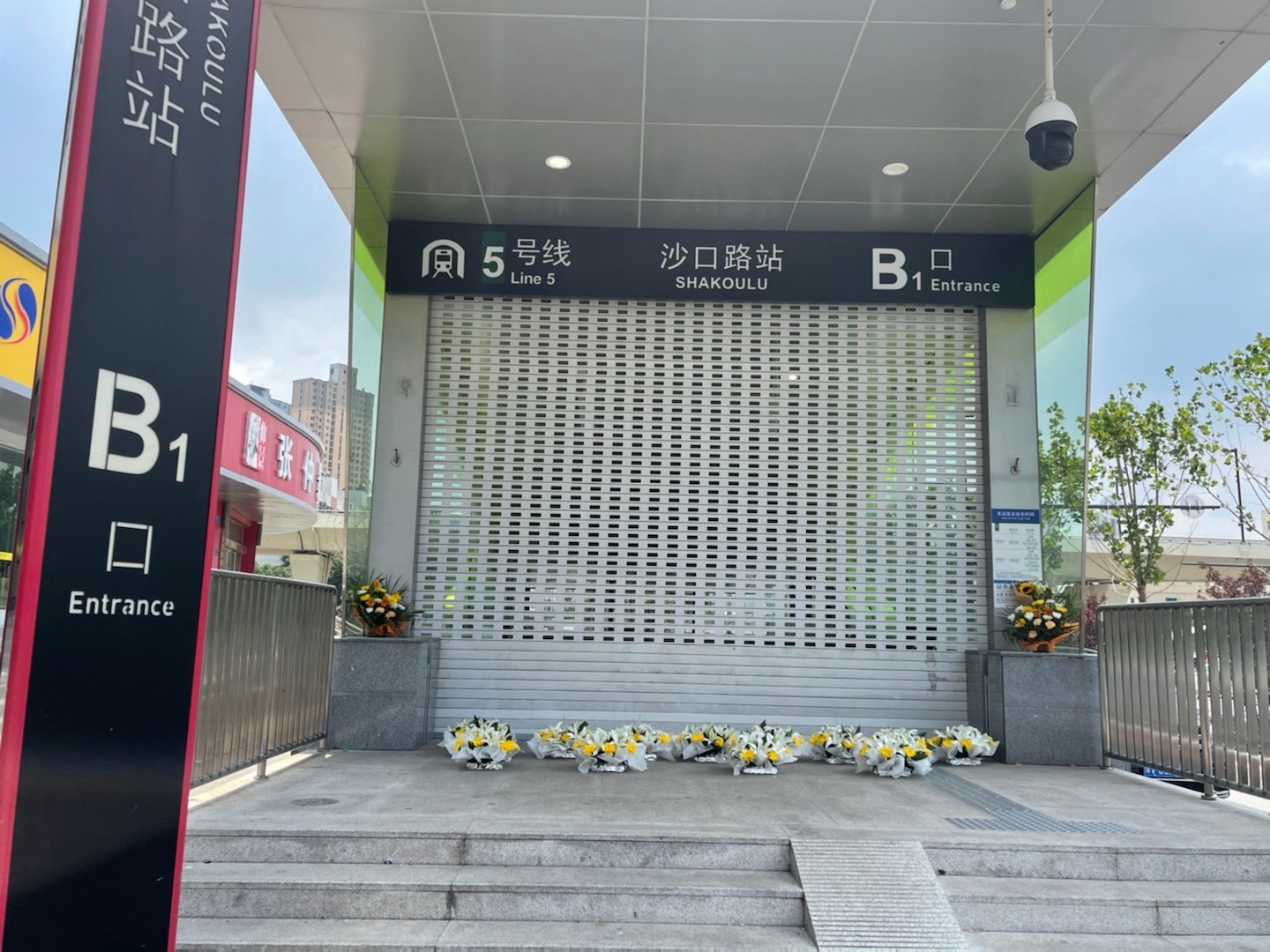 郑州地铁11女3男遇难者名单公布,家属质疑疏散搜救不及时,妻子思念亡夫:“那么爱干净的人,6天没换衣服”