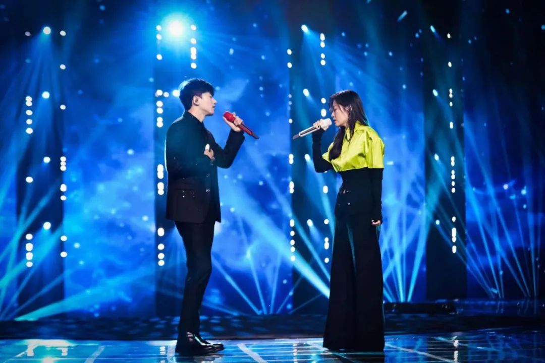 张靓颖张杰唱情歌,张杰张靓颖为家乡打call