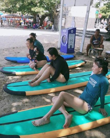 孙燕姿惊艳写真照,孙燕姿海边冲浪