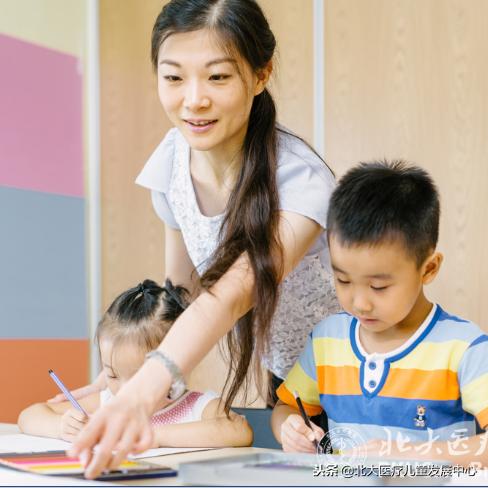 用如何电视录像法治疗孤独症儿童的社会智力