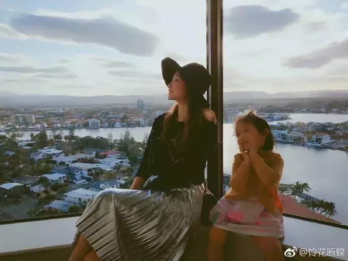 澳大利亚旅游抱考拉,麻麻游记视频大全