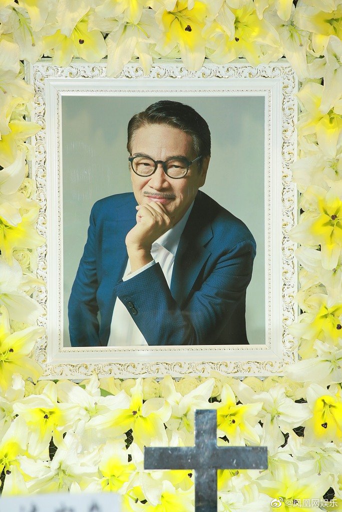 周星驰吊唁吴孟达现场完整,周星驰送别吴孟达视频全程