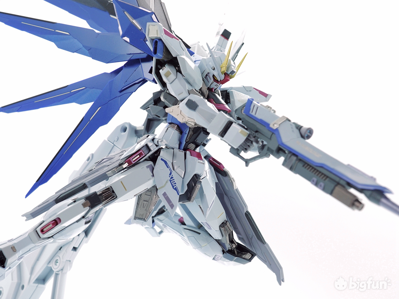 自由高达手办2.0成品,mb自由高达2.0对比1.0