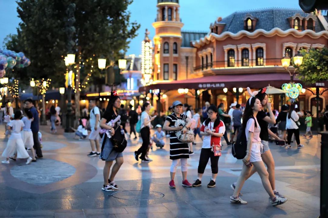 暑假两个人旅游要花多少钱,暑假两人去迪士尼多少钱