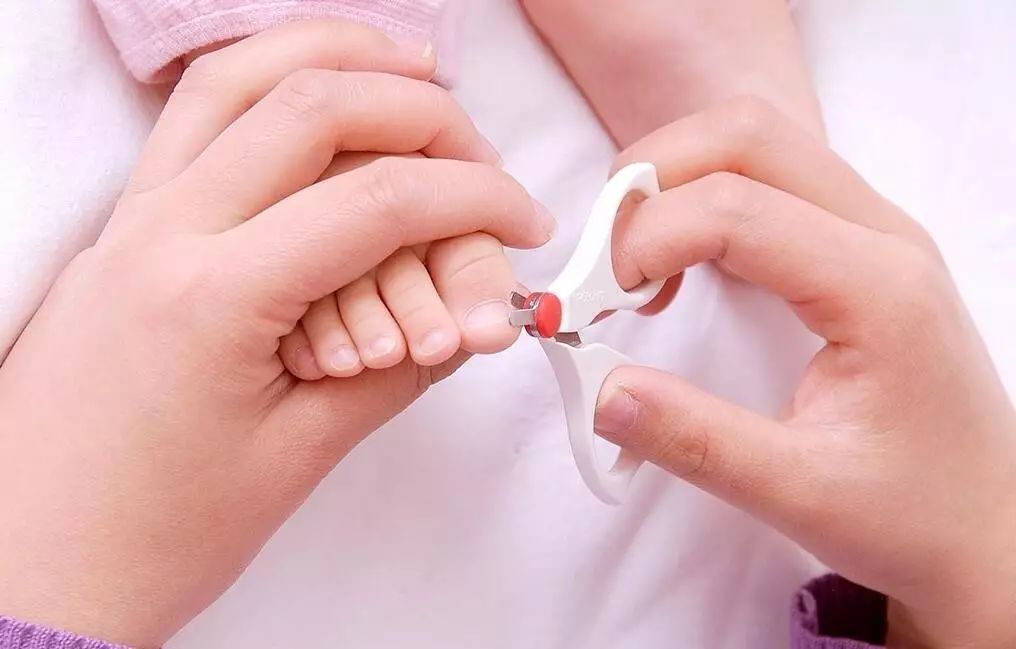 给宝宝剪指甲剪剪得很深怎么办,脚趾甲怎么剪才能不会剪出甲沟炎