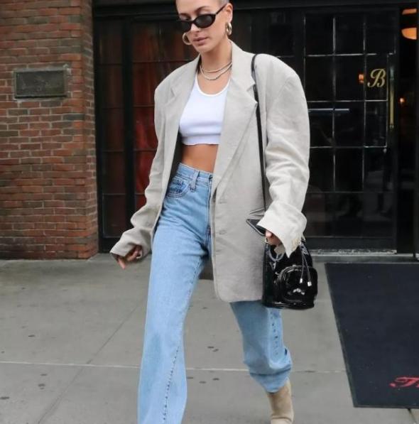 微喇牛仔裤怎样搭配好看,微喇叭牛仔裤男生宽松牛仔裤