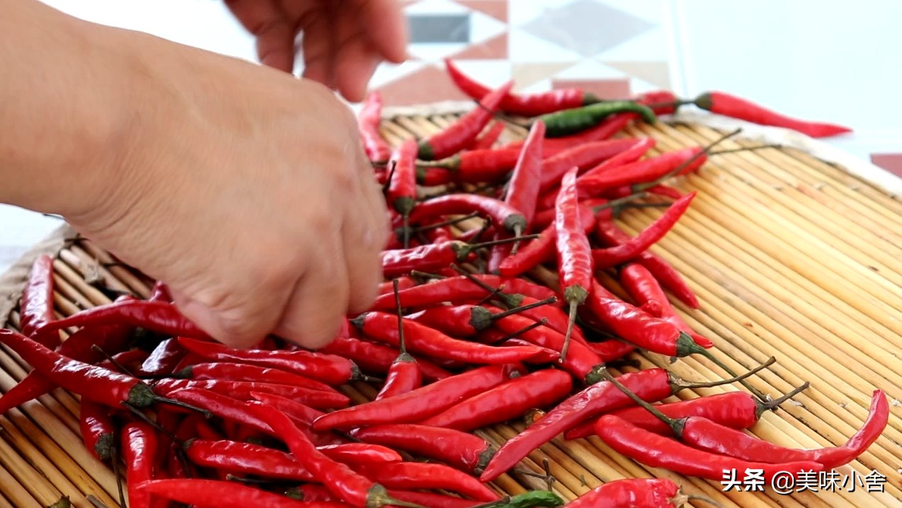 蒜蓉辣椒酱蒜和辣椒的比例,简单家常蒜蓉辣椒酱的正宗做法