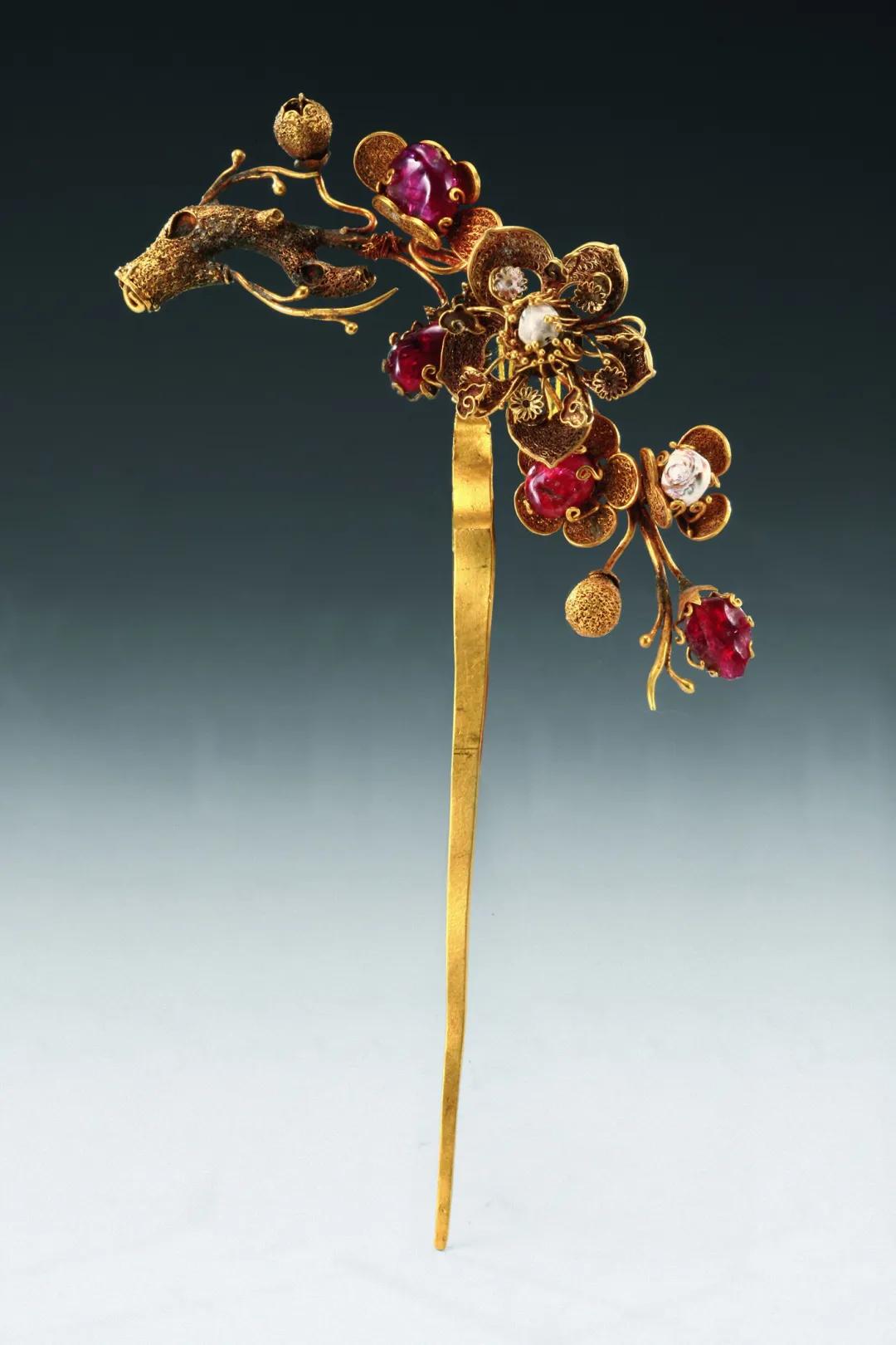 她是真有钱,也是真寂寞