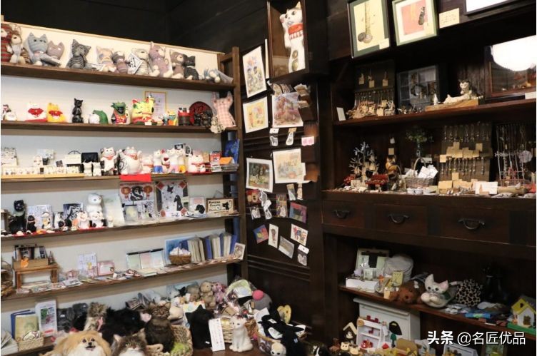 20岁少年建“猫猫寺”,和尚住持全是猫咪,网友:不敢撸不敢吸