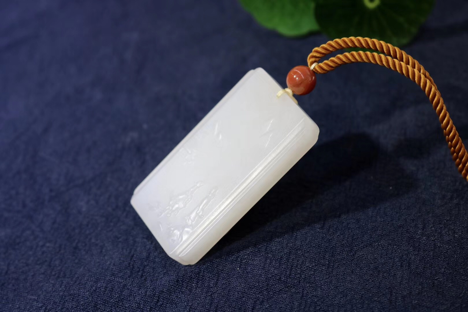 男士适合戴什么翡翠吊坠好看,男士吊坠貔貅和田玉