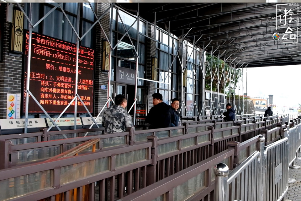 重庆人的长江索道回来了，轿厢回归最初的模样，工作日只要1块8