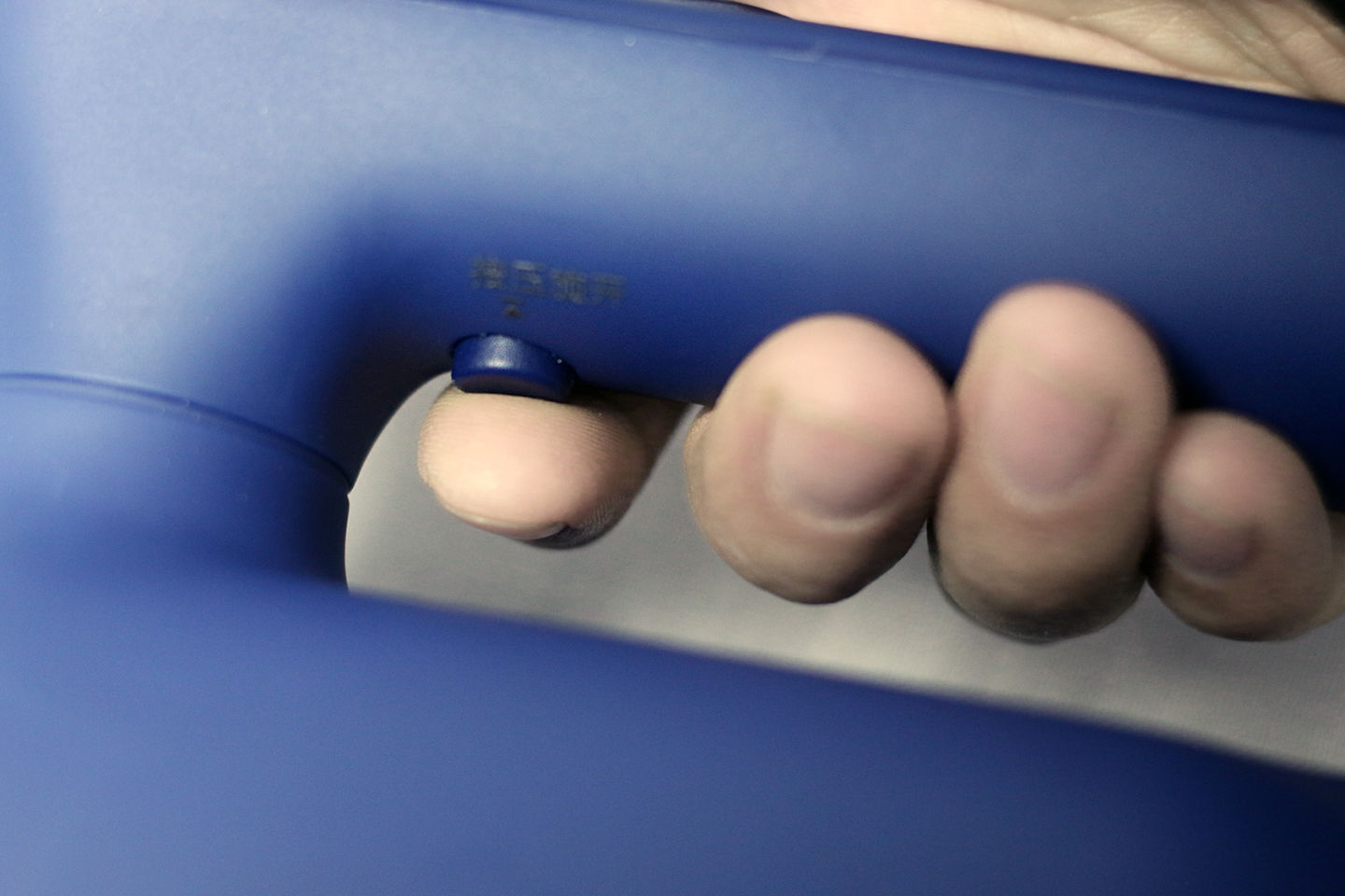 抚平褶皱精致生活——舒乐氏手持挂烫机体验