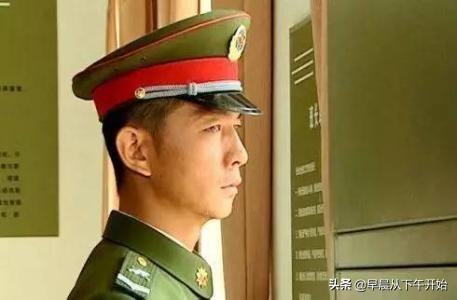 伍六一跟许三多介绍钢七连,士兵突击伍六一和伍万里