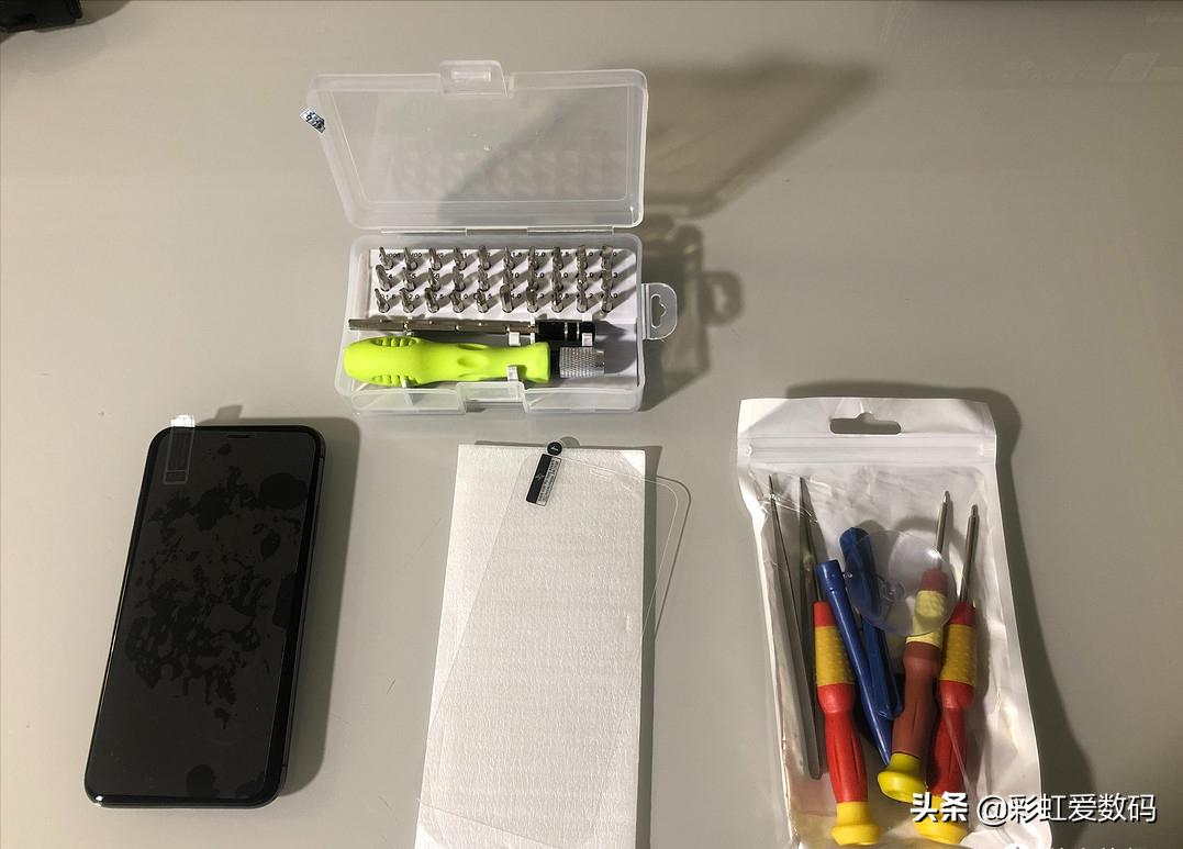 手机屏幕为啥会漏液？坏了需要去维修店吗？个人换屏经验分享