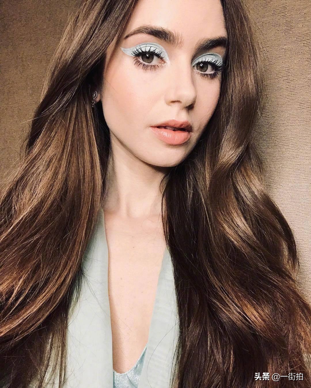 “颜王”Lily一袭露肩裙美成“花瓶”,网友:连发丝都美的真仙女