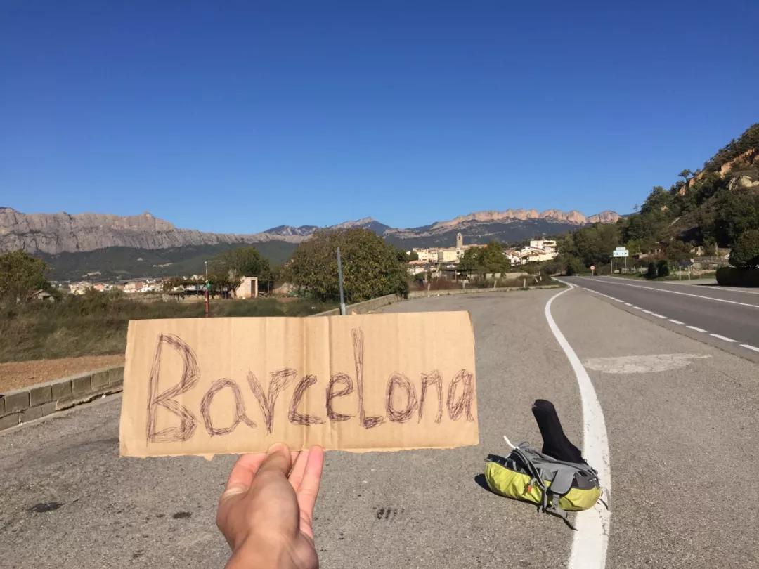 26岁80国。这个河南商丘的小伙子告诉我们，环游世界没有门槛