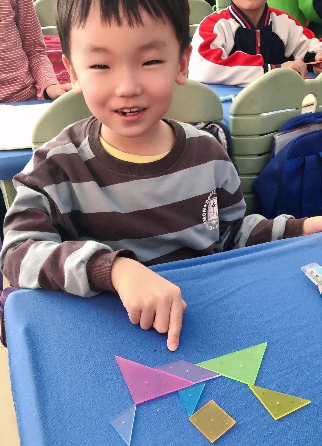 【寓教于乐】敕勒川绿地小学乌兰分校一年级开展​玩转七巧板趣味拼搭活动​