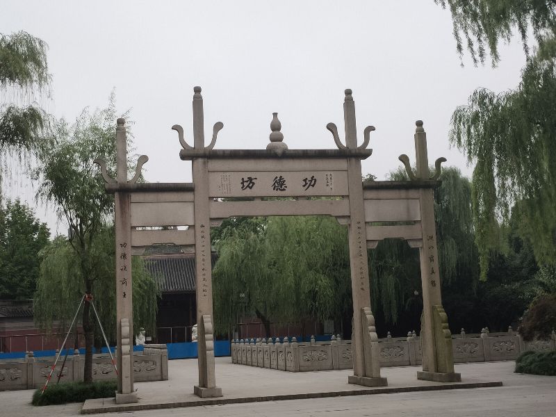 杭州西湖断桥好大的雨,杭州西湖断桥残雪夜景下雨