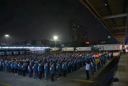 双十一快递收到好物,双11快递正在签收