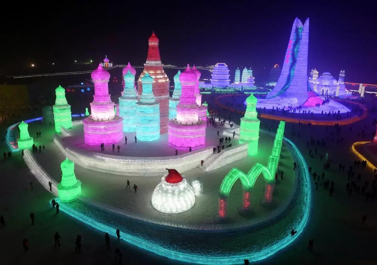 哈尔滨冰灯游玩攻略,哈尔滨冰灯梦幻之行