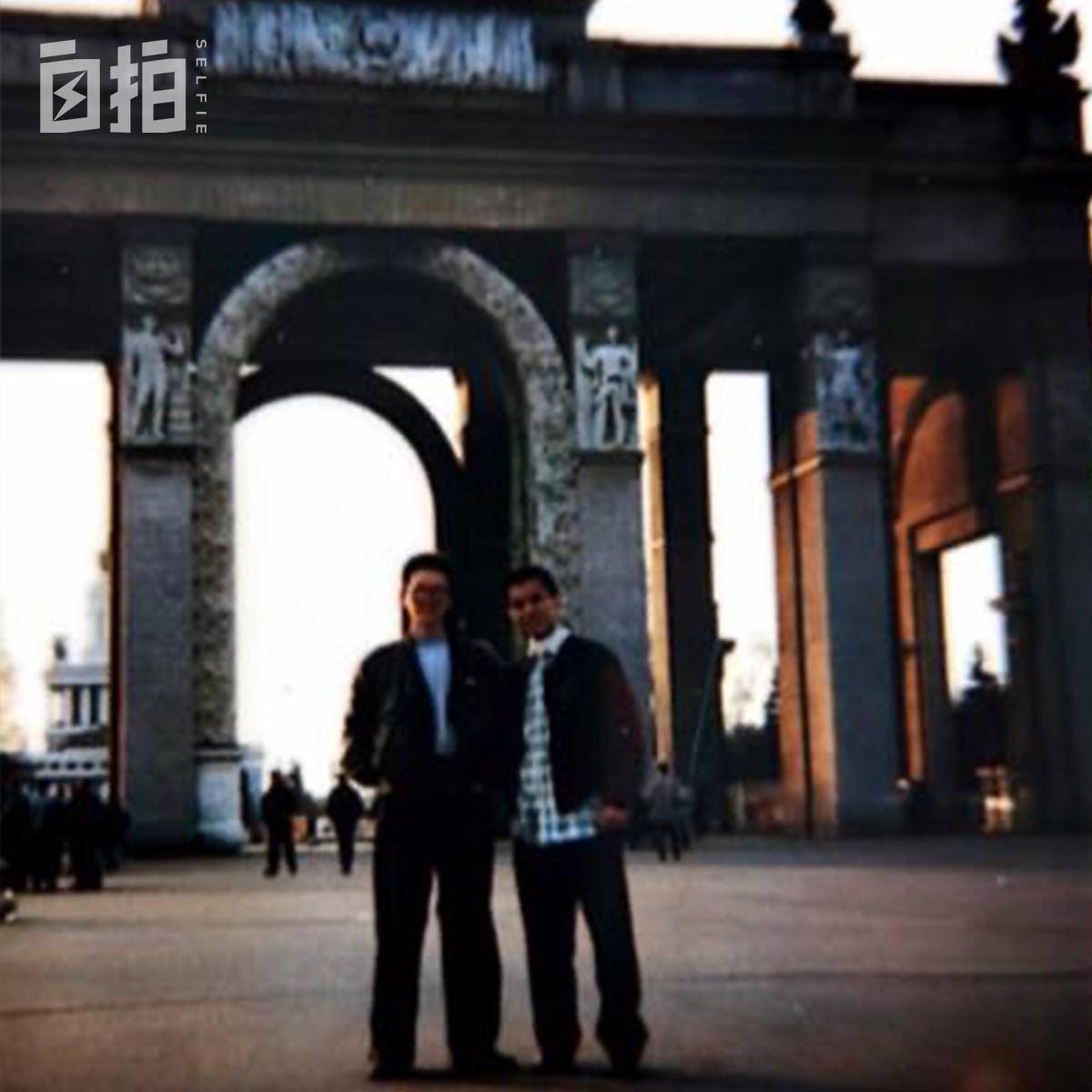 我在俄罗斯当倒爷：货瞬间卖光、被枪顶着脑袋、去*场赌**一晚上花掉2万美金