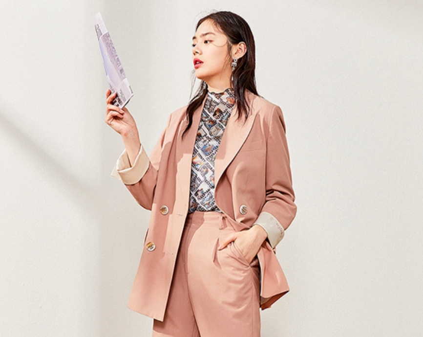 霍比特人也能走英伦复古风，小个子女生做到这几点，显高又时髦