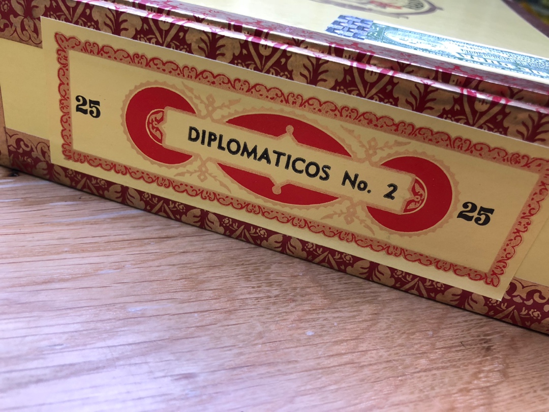 新年将至，别买光买瓜子了！来几盒25根的雪茄，你家备齐了吗