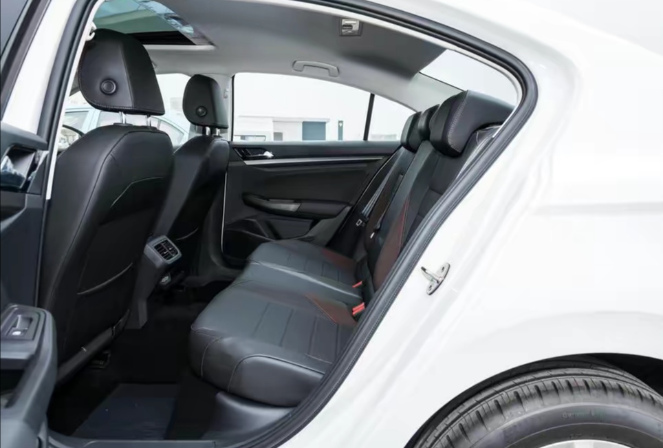 宝来小车一般1公里多少钱油费,雷凌双擎和宝来一年油费多少