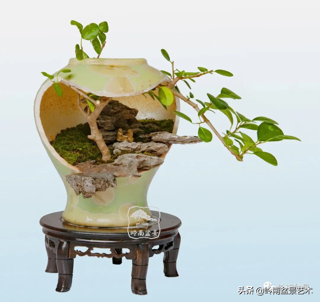 大师经典藏品,景德镇大师燕尾瓶价格