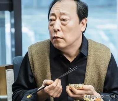 卧蚕怎么变成黑眼袋了图片,卧蚕怎么就成了眼袋