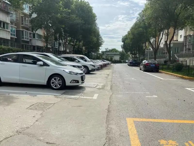 缓解群众停车难问题,民生实事破解居民停车难